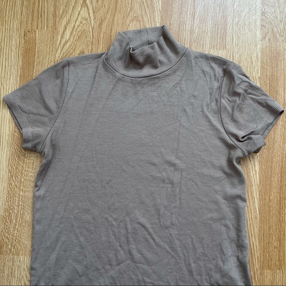 Zara Mock Neck Tee - Picture 2 of 4
